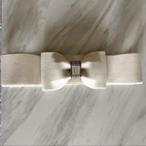 White Ivory Crystal 💝 Bow Belt